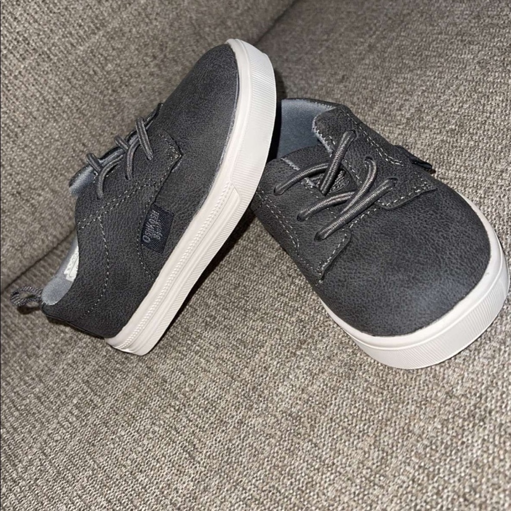 OshKosh toddler shoes size 5 brand new. Did not fit my toddler, never worn.